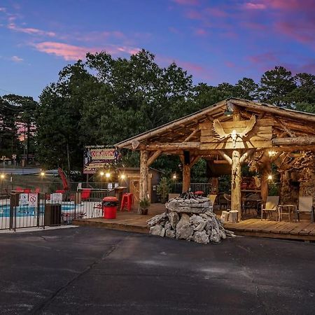Stonegate Lodge 2 Queen Beds Fast Wifi 50" Tv Salt Water Pool Room #207 Eureka Springs Eksteriør bilde