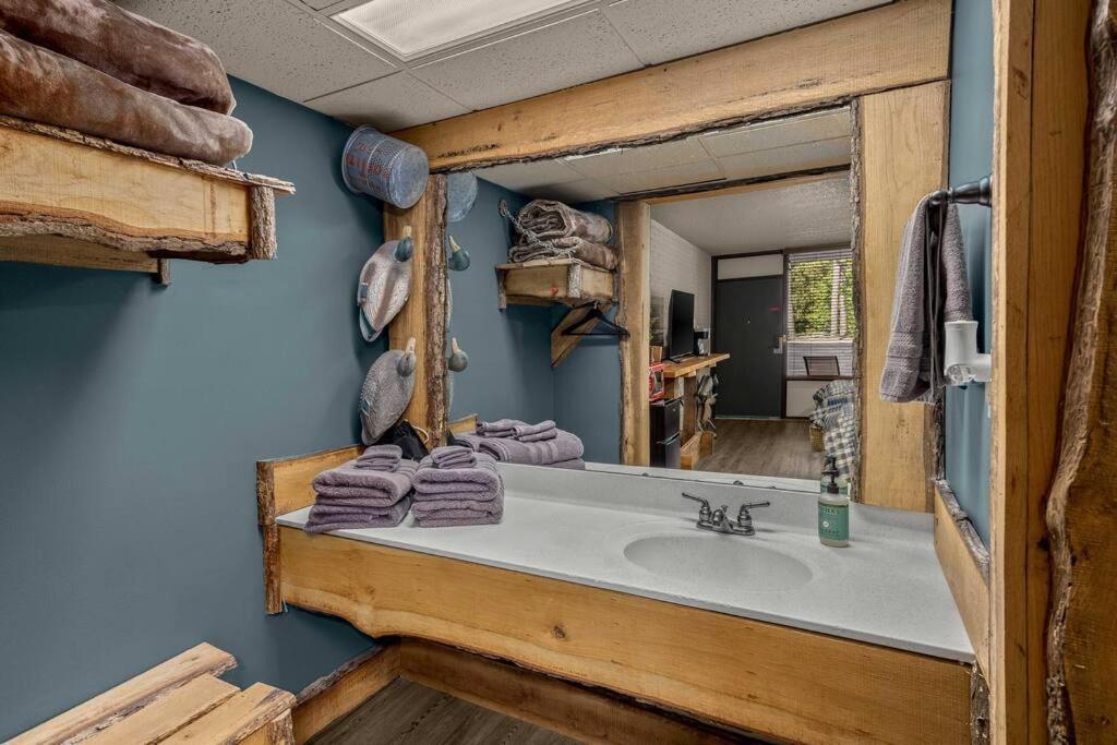 Stonegate Lodge 2 Queen Beds Fast Wifi 50" Tv Salt Water Pool Room #207 Eureka Springs Eksteriør bilde