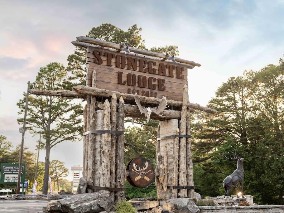 Stonegate Lodge 2 Queen Beds Fast Wifi 50" Tv Salt Water Pool Room #207 Eureka Springs Eksteriør bilde