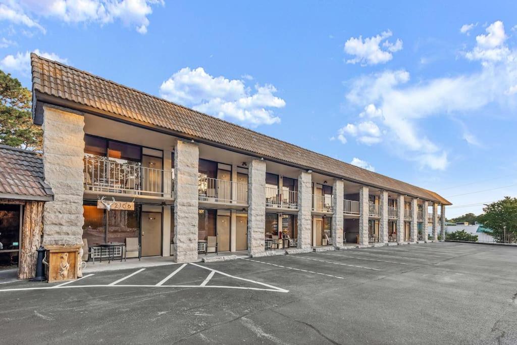 Stonegate Lodge 2 Queen Beds Fast Wifi 50" Tv Salt Water Pool Room #207 Eureka Springs Eksteriør bilde